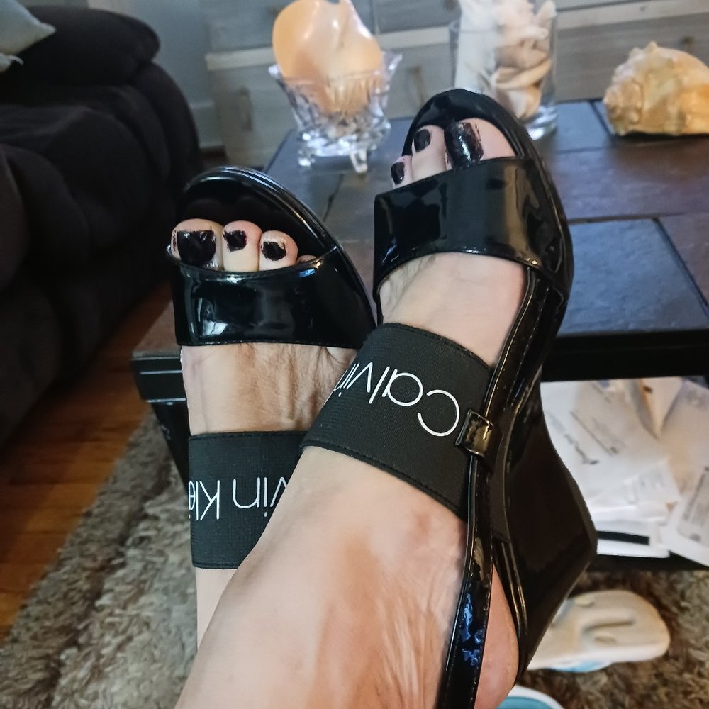 Sexy little Calvin Kline wedge heels size 6